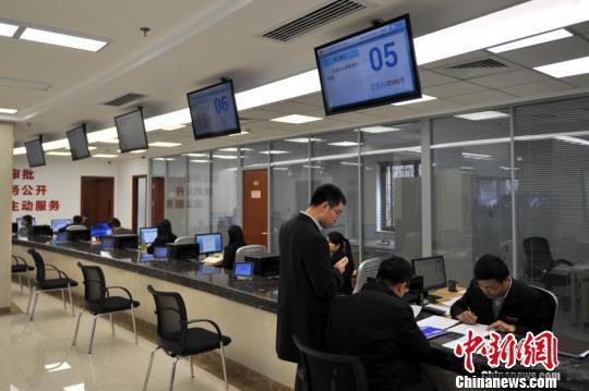 你能享受到吗？两城市今起正式实行2.5天休假